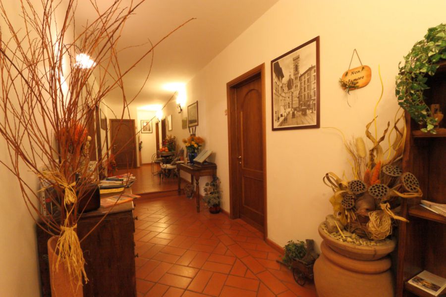 Antica Posta B&B:Budget Bed And Breakfast Near Florence Train Station