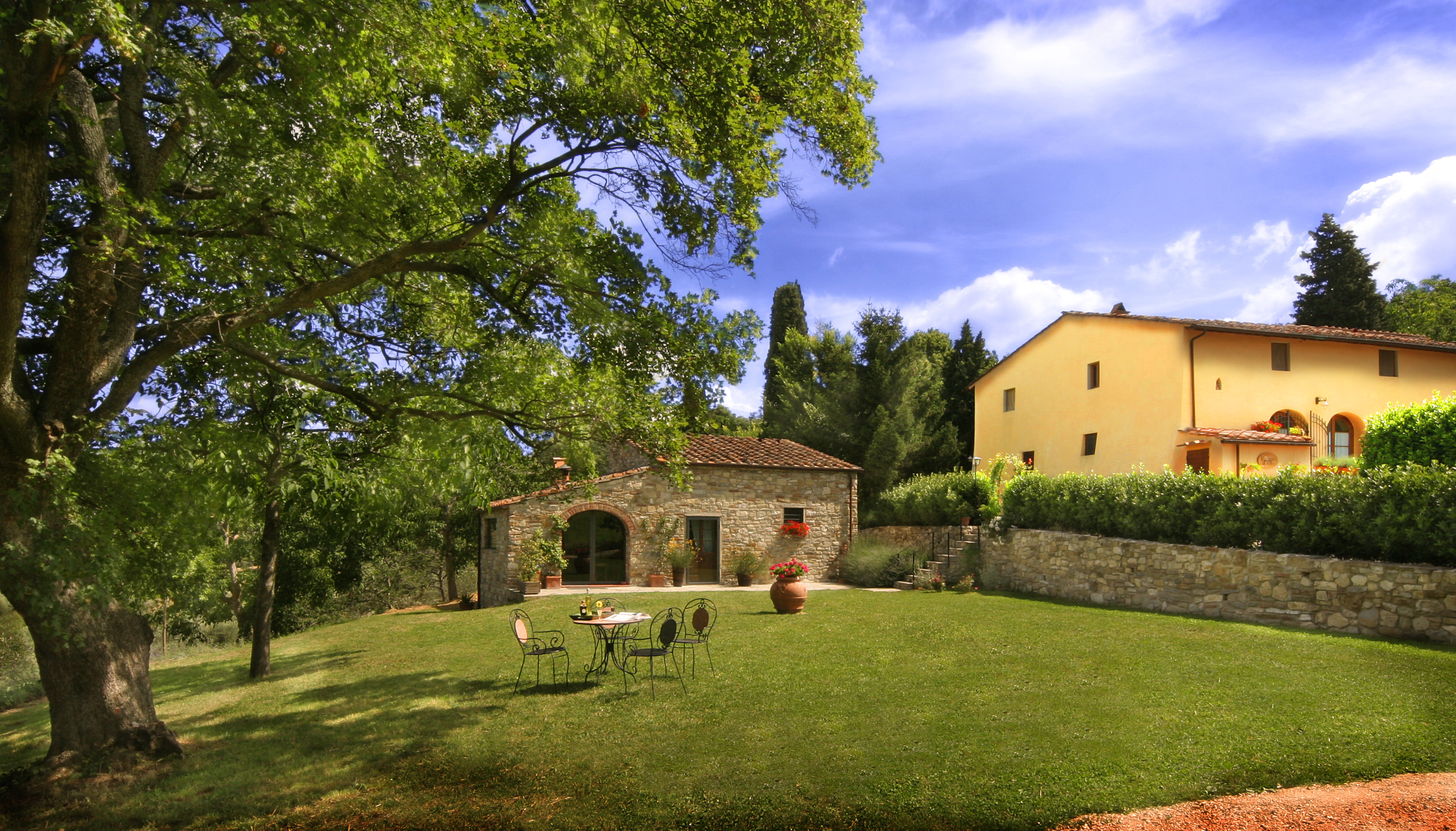 Poggio Al Sole: Farmhouse Near Florence Tuscany